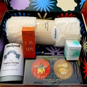 Contents from one of my subscription boxes…a bunch of random goodies!! Alltrue😊